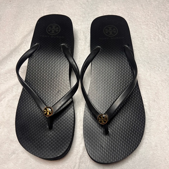 Tory Burch Black Platform Flip Flops with Gold Logo - Picture 2 of 4